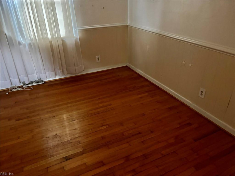 Photo 4 of 7 residential for sale in Virginia Beach virginia