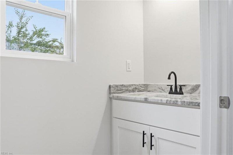 Photo 10 of 29 residential for sale in Portsmouth virginia