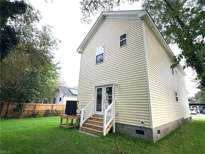 Photo 21 of 29 residential for sale in Portsmouth virginia