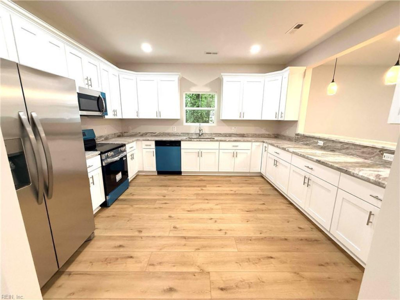 Photo 3 of 29 residential for sale in Portsmouth virginia