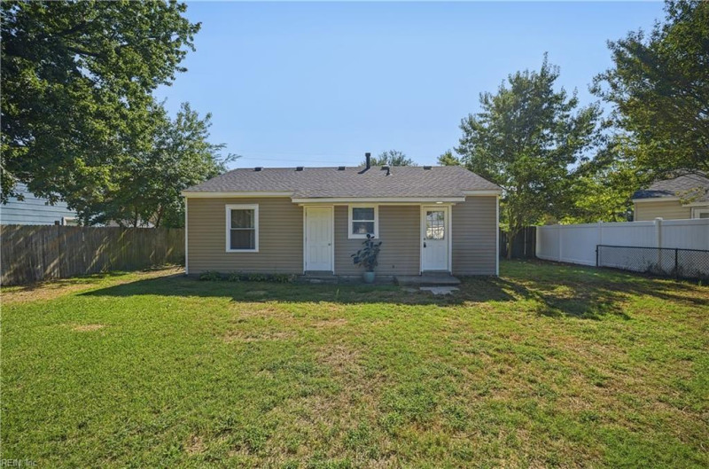 Photo 11 of 33 residential for sale in Chesapeake virginia Photo 11 of 33 residential for sale in Chesapeake virginia