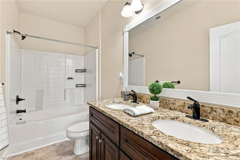 Photo 14 of 24 residential for sale in Chesapeake virginia