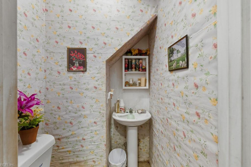 Photo 17 of 20 residential for sale in Norfolk virginia