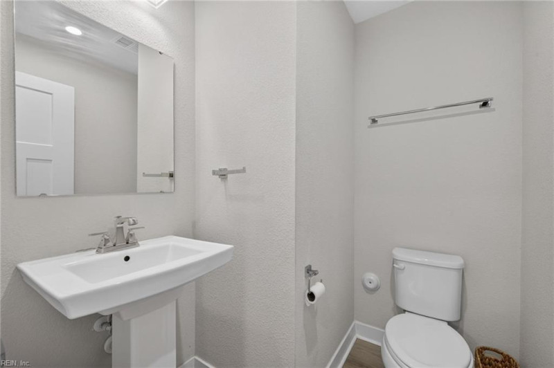 Photo 14 of 47 residential for sale in Chesapeake virginia