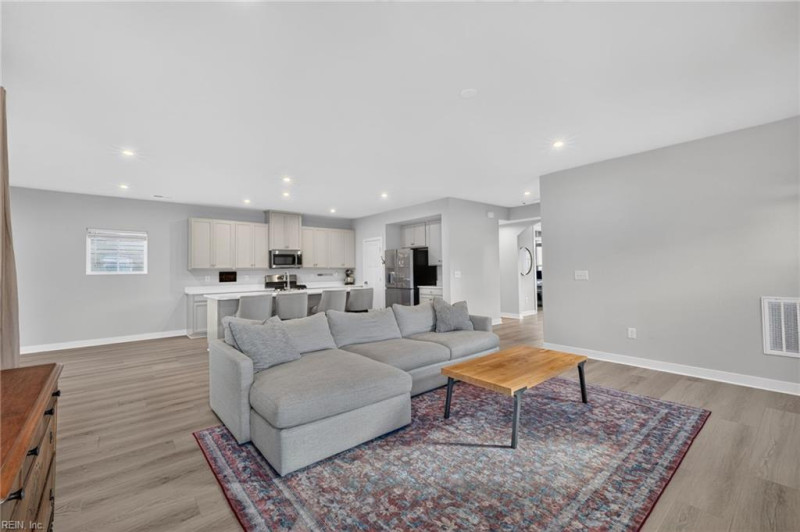 Photo 7 of 47 residential for sale in Chesapeake virginia