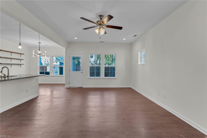 Photo 10 of 41 residential for sale in Chesapeake virginia
