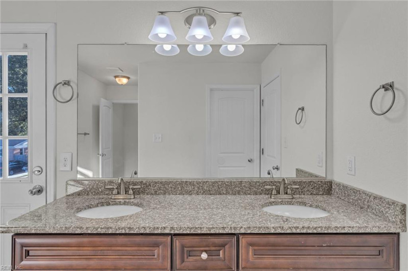 Photo 24 of 41 residential for sale in Chesapeake virginia