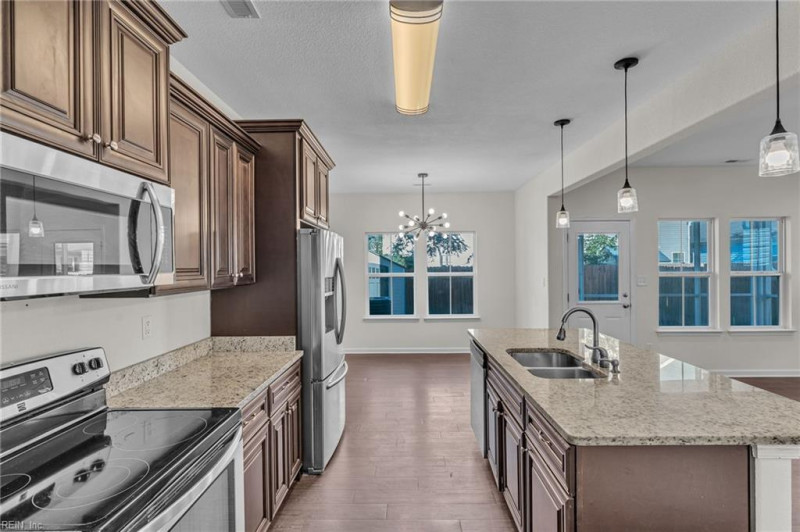 Photo 4 of 41 residential for sale in Chesapeake virginia