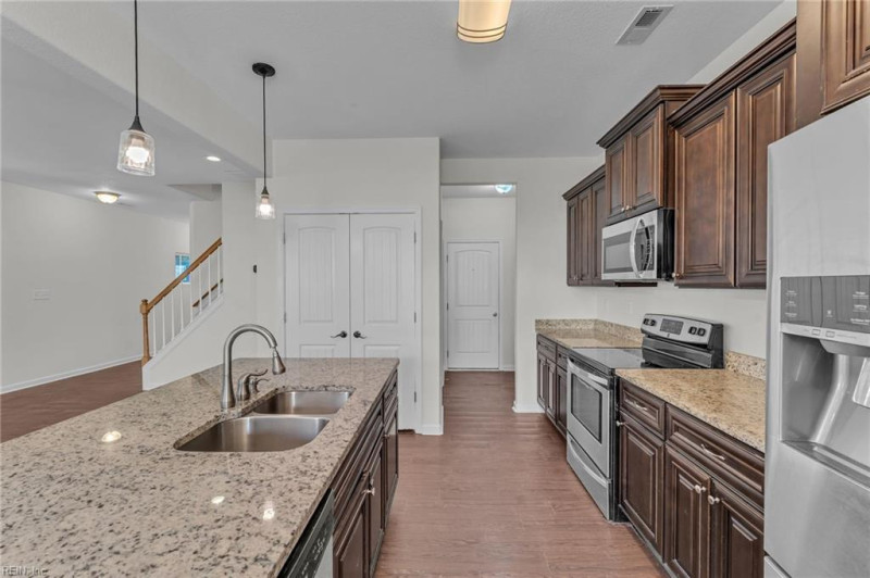 Photo 5 of 41 residential for sale in Chesapeake virginia