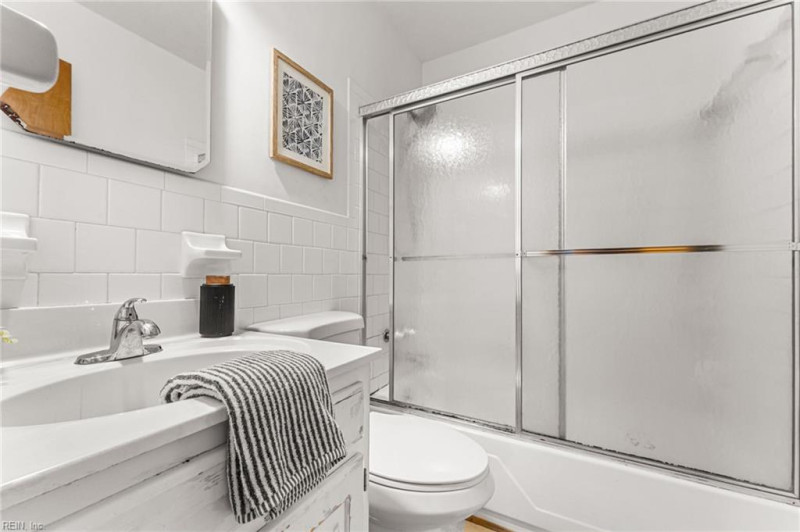 Photo 18 of 39 residential for sale in Newport News virginia