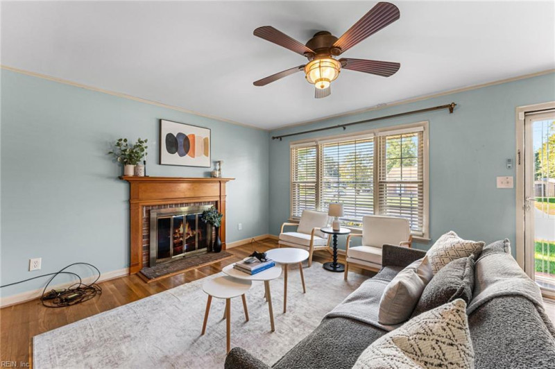 Photo 6 of 39 residential for sale in Newport News virginia