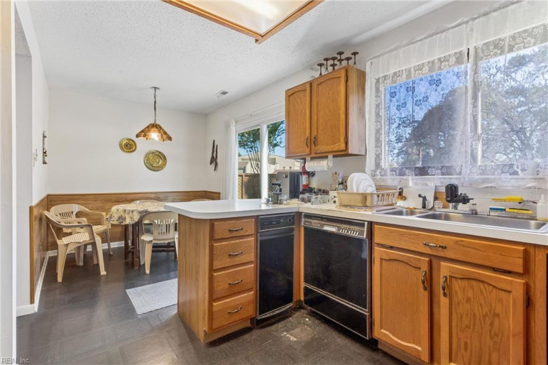 Photo 11 of 50 residential for sale in Virginia Beach virginia