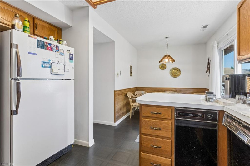 Photo 14 of 50 residential for sale in Virginia Beach virginia