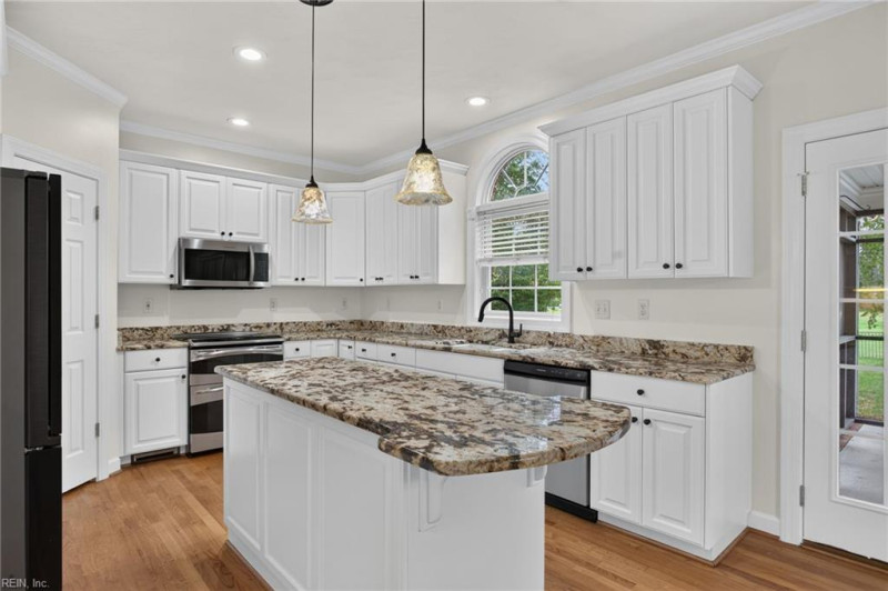 Photo 11 of 50 residential for sale in Chesapeake virginia