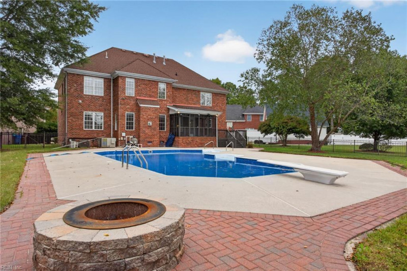 Photo 5 of 50 residential for sale in Chesapeake virginia