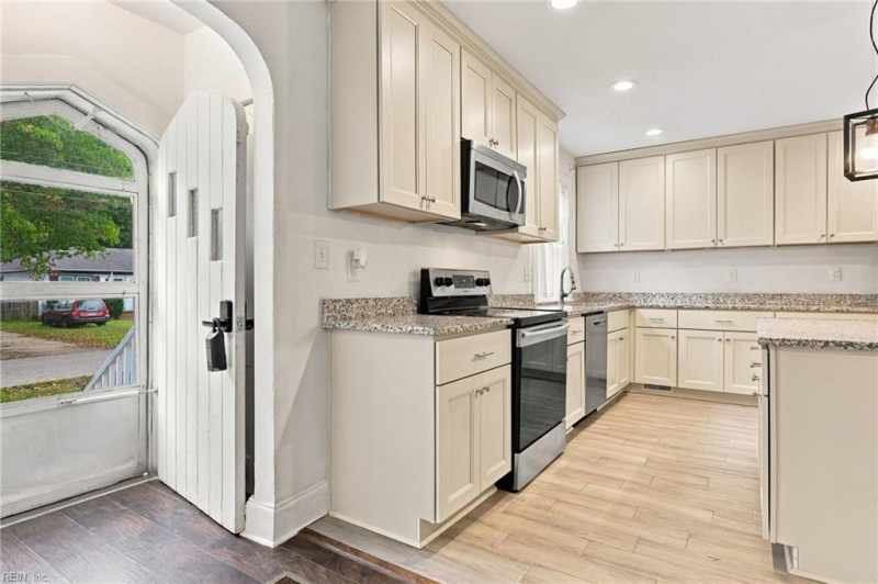 Photo 8 of 50 residential for sale in Chesapeake virginia Photo 8 of 50 residential for sale in Chesapeake virginia