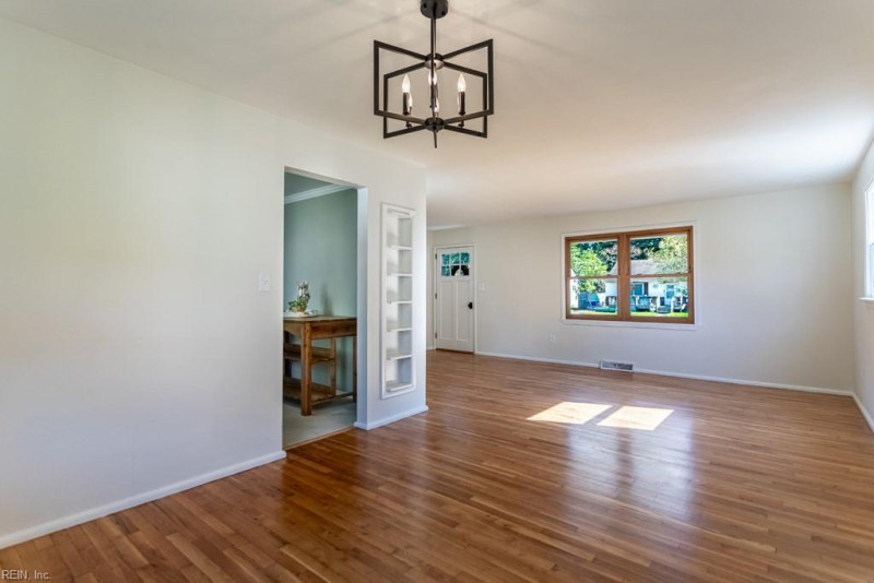 Photo 10 of 42 residential for sale in Hampton virginia