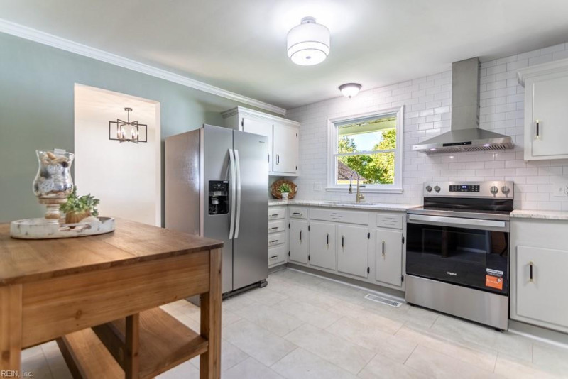 Photo 11 of 42 residential for sale in Hampton virginia