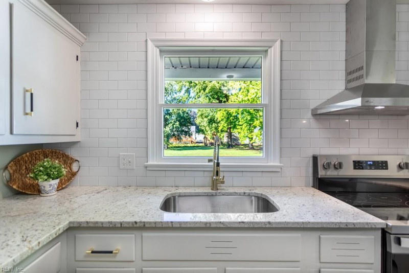 Photo 12 of 42 residential for sale in Hampton virginia