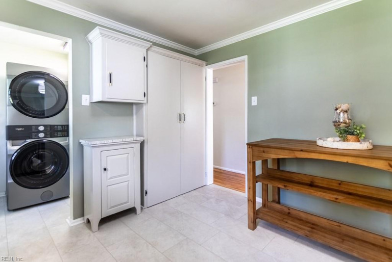 Photo 13 of 42 residential for sale in Hampton virginia