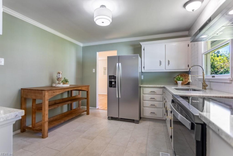 Photo 14 of 42 residential for sale in Hampton virginia