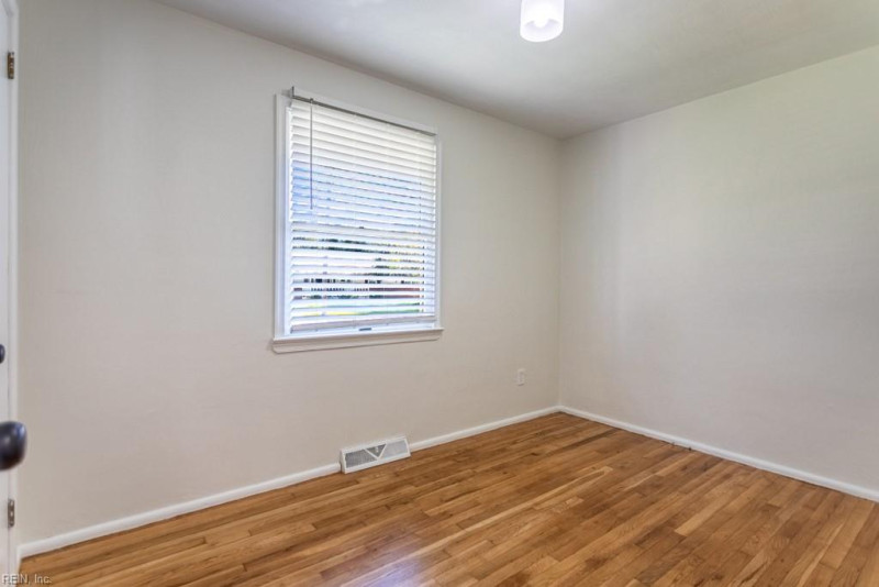 Photo 18 of 42 residential for sale in Hampton virginia