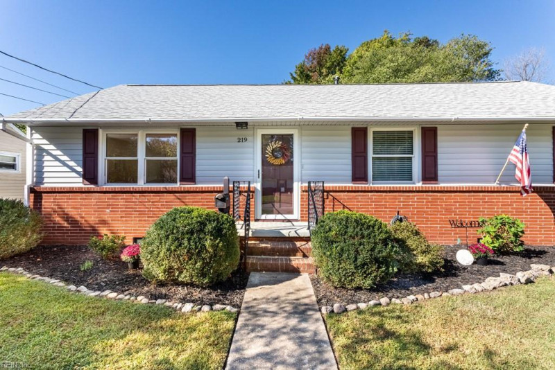 Photo 3 of 42 residential for sale in Hampton virginia