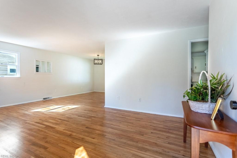 Photo 6 of 42 residential for sale in Hampton virginia