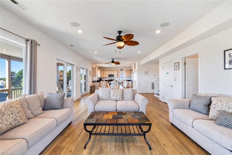 Photo 14 of 46 residential for sale in Virginia Beach virginia