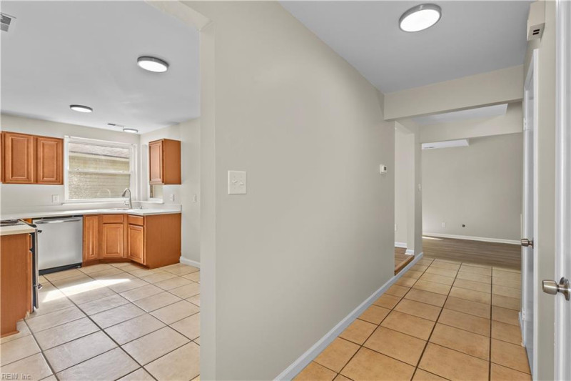 Photo 4 of 28 residential for sale in Virginia Beach virginia