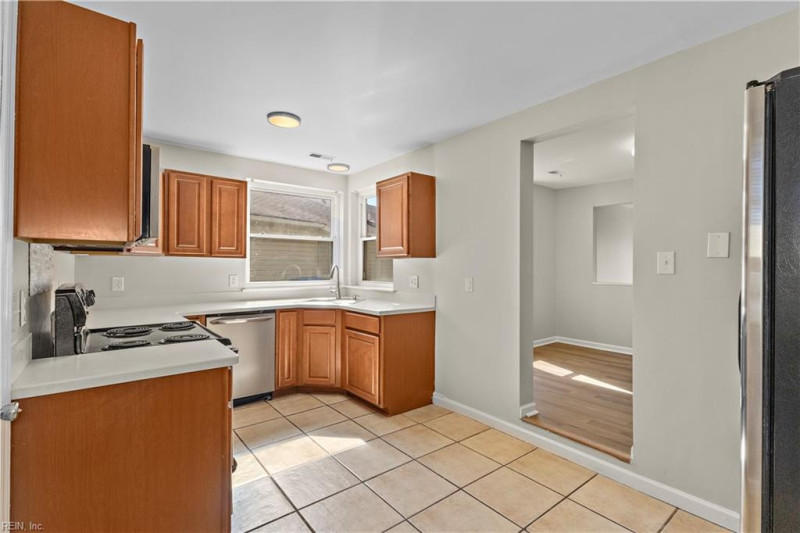 Photo 5 of 28 residential for sale in Virginia Beach virginia