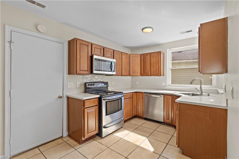 Photo 6 of 28 residential for sale in Virginia Beach virginia