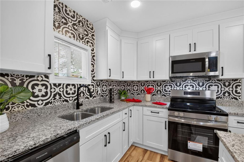 Photo 16 of 37 residential for sale in Portsmouth virginia