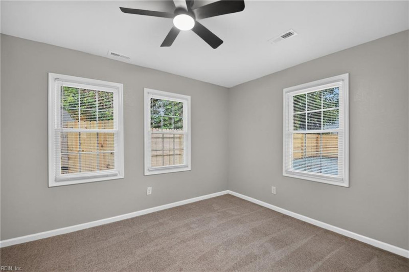 Photo 17 of 37 residential for sale in Portsmouth virginia