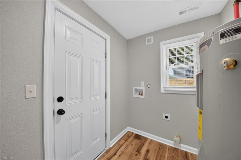 Photo 20 of 37 residential for sale in Portsmouth virginia