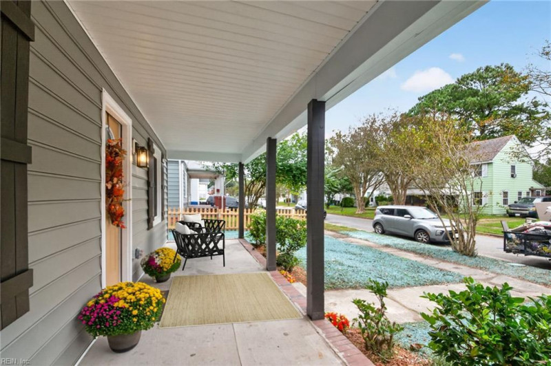 Photo 3 of 37 residential for sale in Portsmouth virginia
