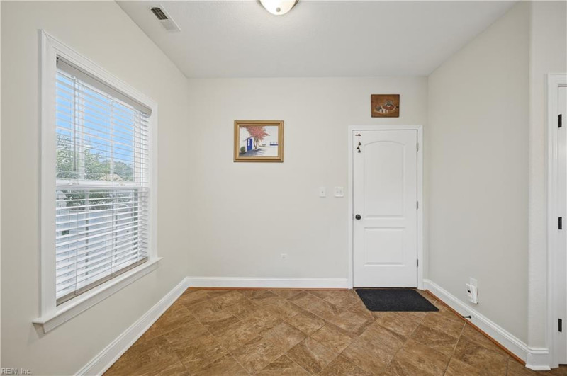 Photo 14 of 49 residential for sale in Portsmouth virginia
