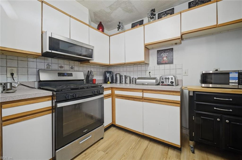 Photo 12 of 27 residential for sale in Hampton virginia