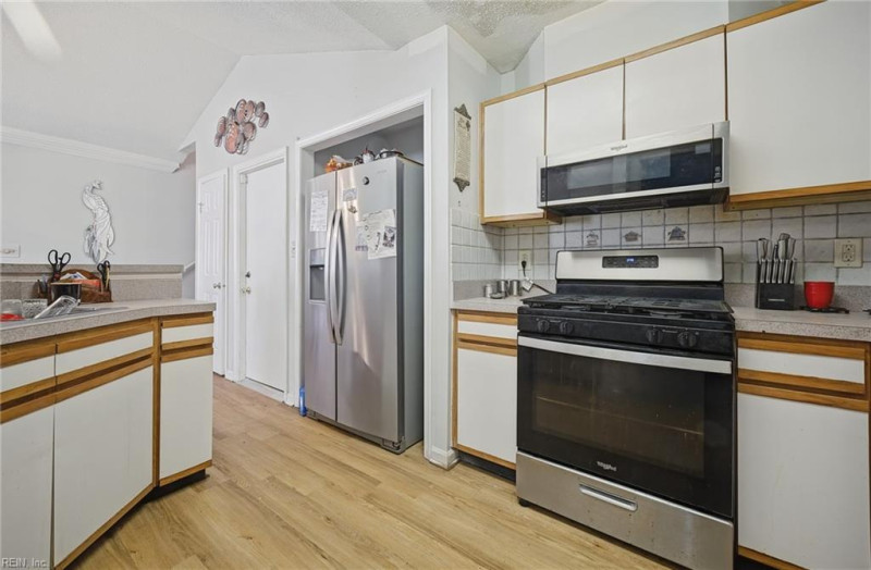 Photo 13 of 27 residential for sale in Hampton virginia