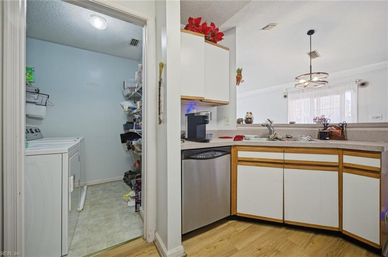 Photo 15 of 27 residential for sale in Hampton virginia
