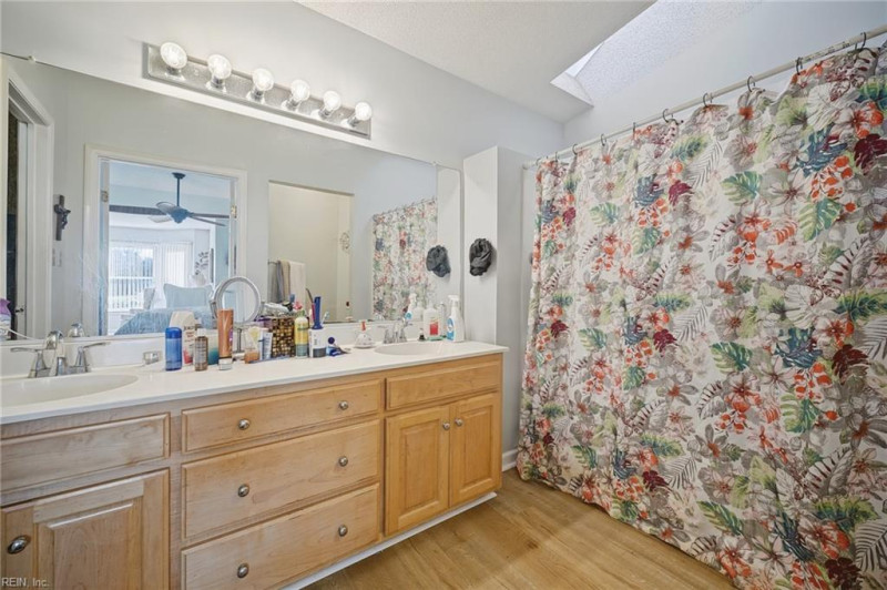 Photo 18 of 27 residential for sale in Hampton virginia