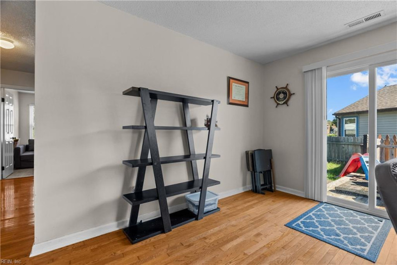 Photo 10 of 40 residential for sale in Chesapeake virginia