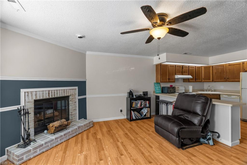 Photo 12 of 40 residential for sale in Chesapeake virginia