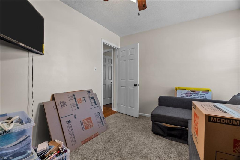 Photo 19 of 40 residential for sale in Chesapeake virginia