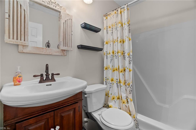 Photo 20 of 40 residential for sale in Chesapeake virginia