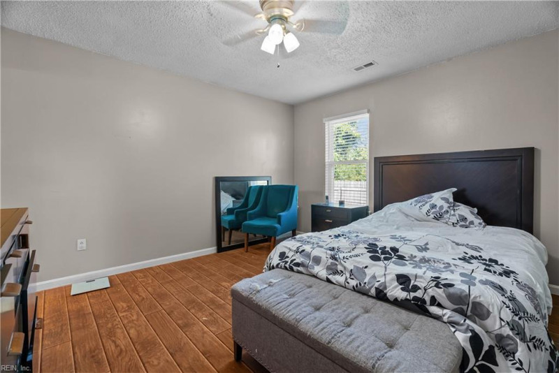 Photo 23 of 40 residential for sale in Chesapeake virginia