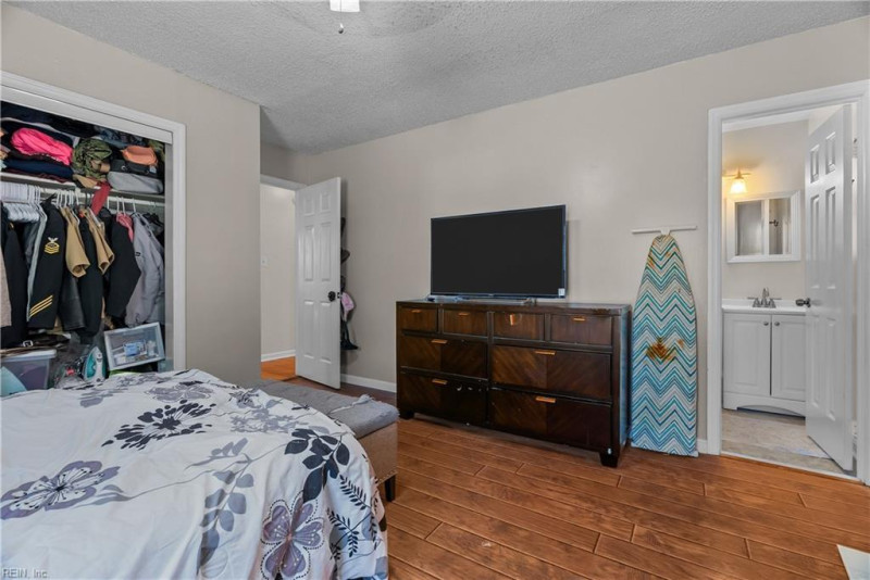 Photo 24 of 40 residential for sale in Chesapeake virginia