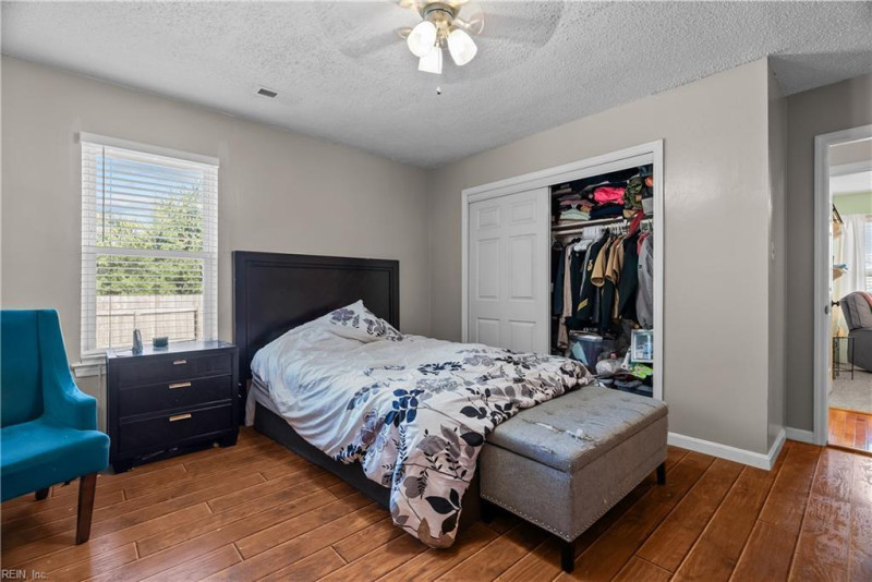 Photo 25 of 40 residential for sale in Chesapeake virginia