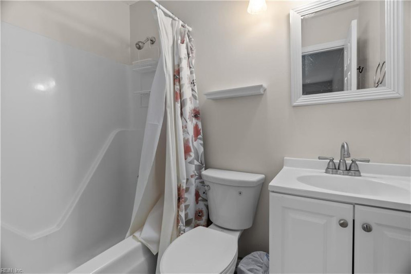 Photo 26 of 40 residential for sale in Chesapeake virginia