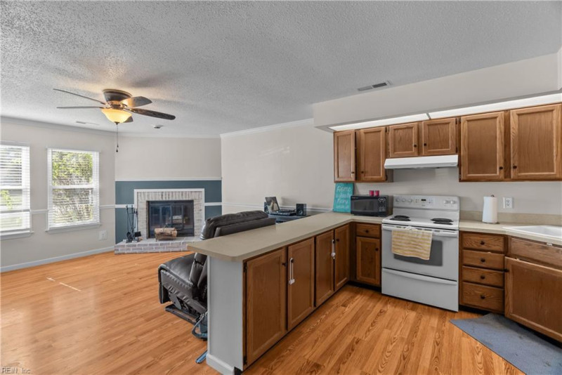 Photo 4 of 40 residential for sale in Chesapeake virginia